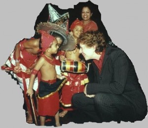 Chief Minister of NT - Hon. Claire Martin admires Guwan's traditional costume