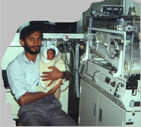 Chamara a few days old with Upul
in the Intensive Care ward of the RWH Melbourne